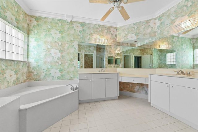 6439 Pebble Creek Way, Boynton Beach, FL 33437