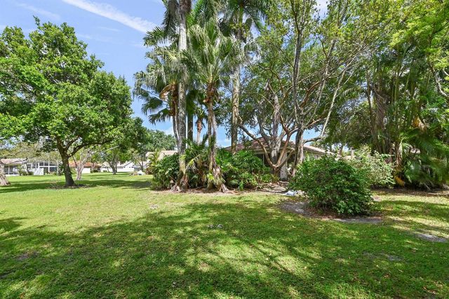 6439 Pebble Creek Way, Boynton Beach, FL 33437