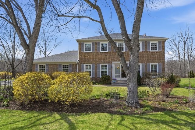 5 Middlebury Lane, Lincolnshire, IL 60069