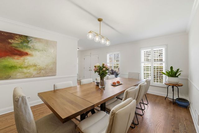 5 Middlebury Lane, Lincolnshire, IL 60069