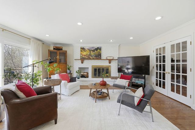 5 Middlebury Lane, Lincolnshire, IL 60069