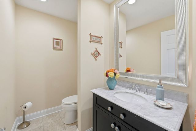 5 Middlebury Lane, Lincolnshire, IL 60069