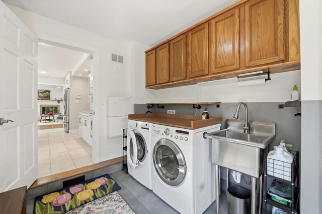 5 Middlebury Lane, Lincolnshire, IL 60069