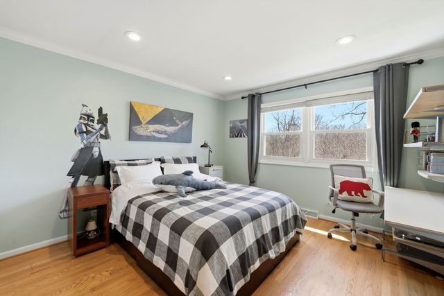 5 Middlebury Lane, Lincolnshire, IL 60069