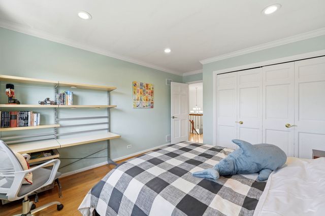 5 Middlebury Lane, Lincolnshire, IL 60069