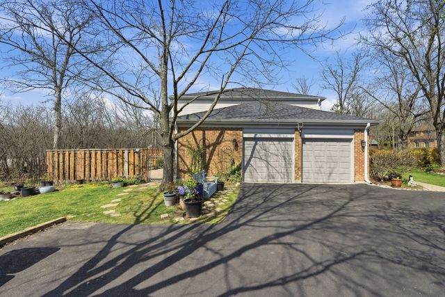 5 Middlebury Lane, Lincolnshire, IL 60069