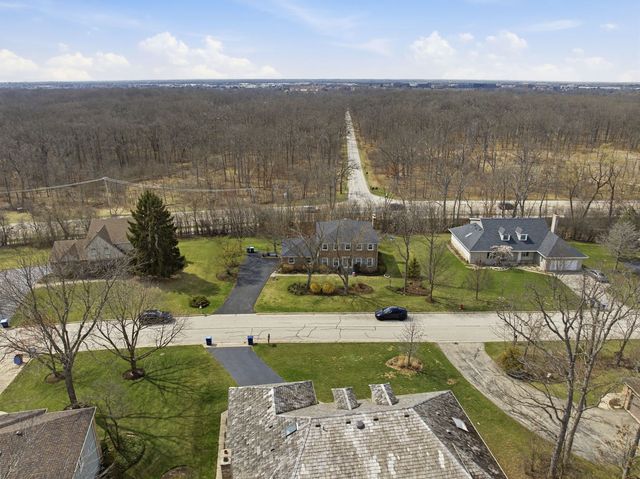 5 Middlebury Lane, Lincolnshire, IL 60069