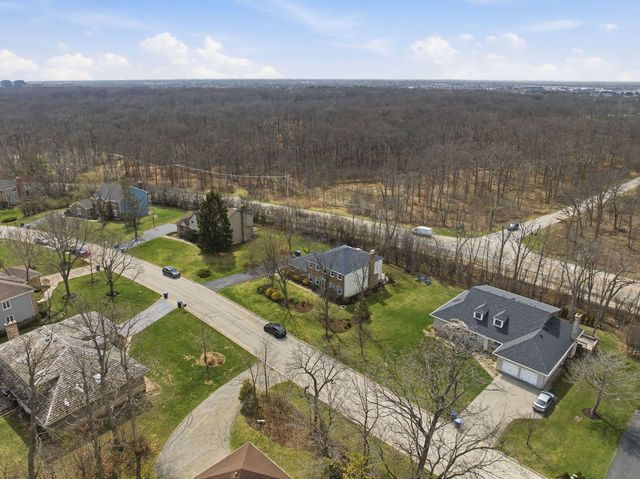 5 Middlebury Lane, Lincolnshire, IL 60069