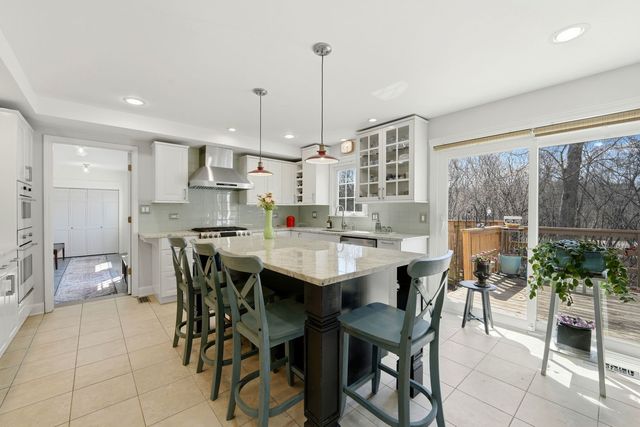 5 Middlebury Lane, Lincolnshire, IL 60069