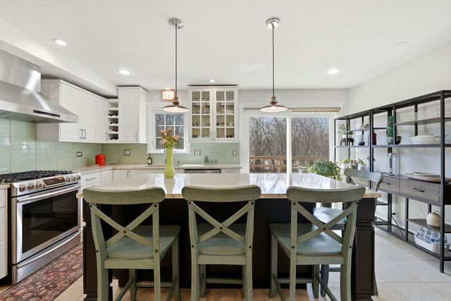 5 Middlebury Lane, Lincolnshire, IL 60069