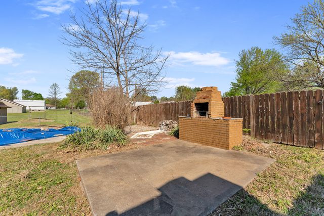 4855 S Tujunga Drive, Springfield, MO 65810