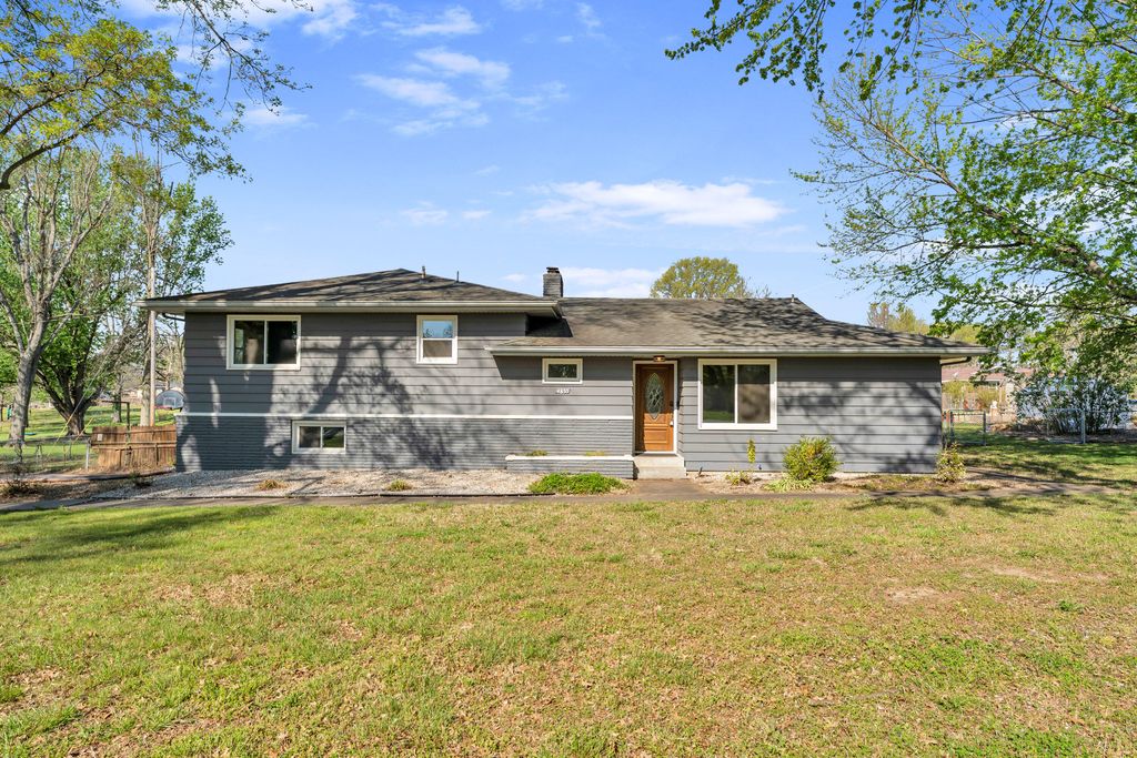 4855 S Tujunga Drive, Springfield, MO 65810