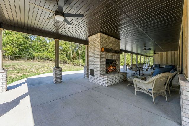 864 Healing Springs Road, Cave Springs, AR 72718