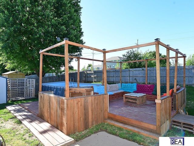 12811 Ogden Street, Omaha, NE 68164