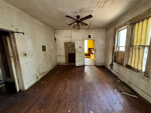 1136 E Leuda Street, Fort Worth, TX 76104