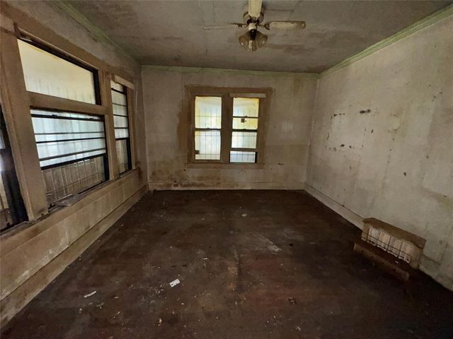 1136 E Leuda Street, Fort Worth, TX 76104