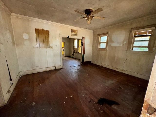1136 E Leuda Street, Fort Worth, TX 76104