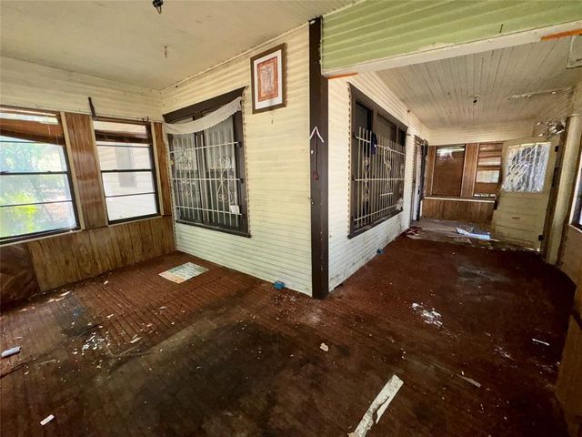1136 E Leuda Street, Fort Worth, TX 76104