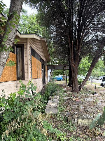 1136 E Leuda Street, Fort Worth, TX 76104
