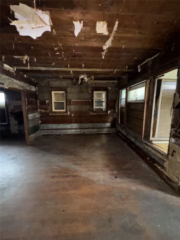 1136 E Leuda Street, Fort Worth, TX 76104