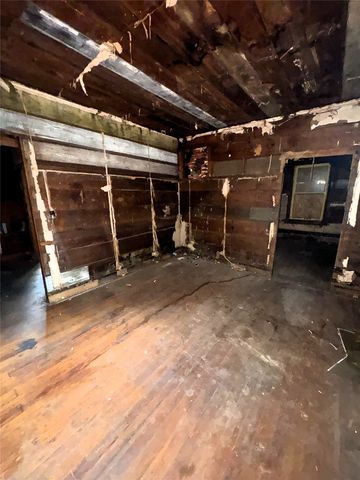 1136 E Leuda Street, Fort Worth, TX 76104