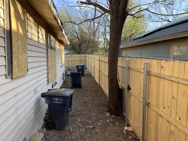 1136 E Leuda Street, Fort Worth, TX 76104