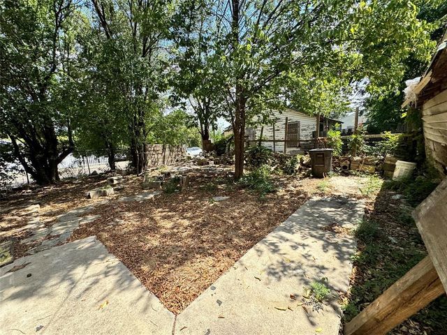 1136 E Leuda Street, Fort Worth, TX 76104