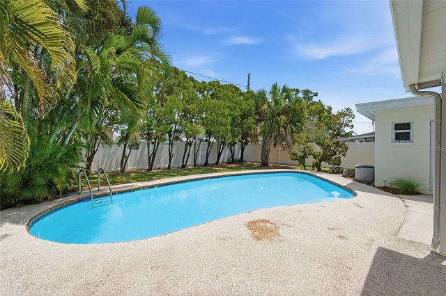 10651 125TH AVENUE, Largo, FL 33773