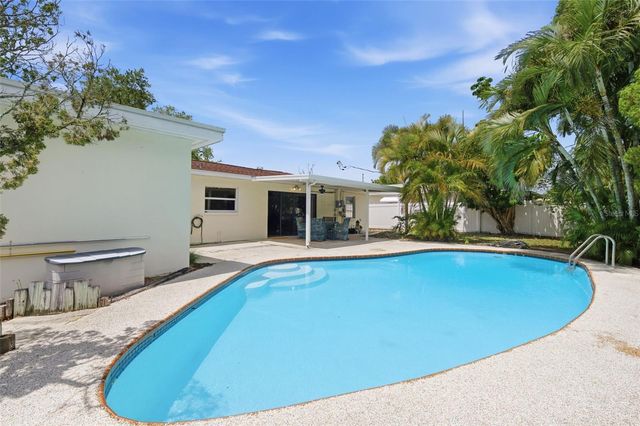 10651 125TH AVENUE, Largo, FL 33773