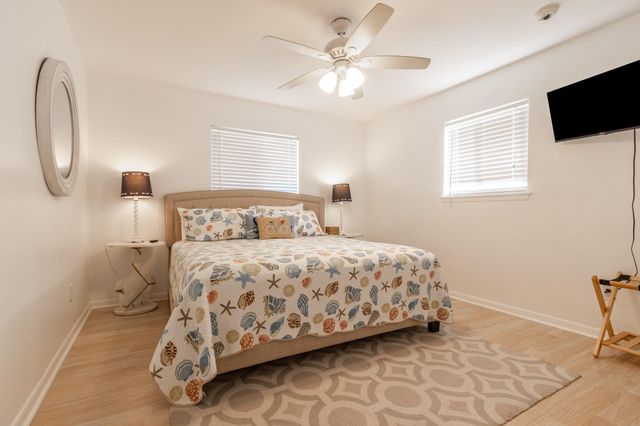 16622 John Silver Road, Galveston, TX 77554