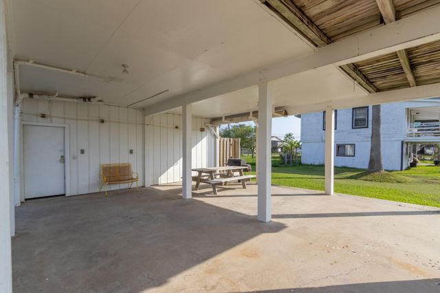 16622 John Silver Road, Galveston, TX 77554