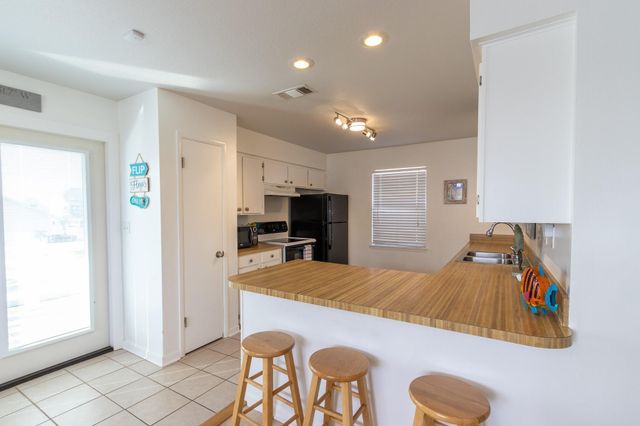16622 John Silver Road, Galveston, TX 77554