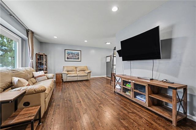 9810 Hardesty Avenue, Kansas City, MO 64137