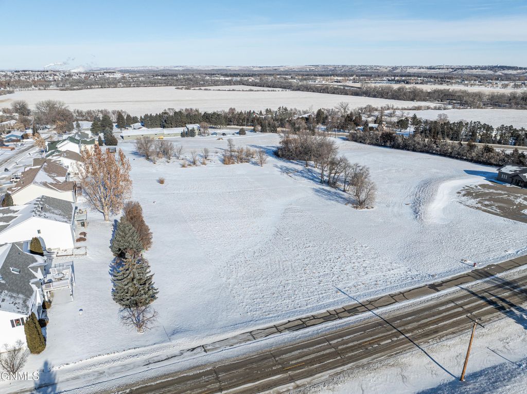 1510 19th Street SE, Mandan, ND 58554 photo 3