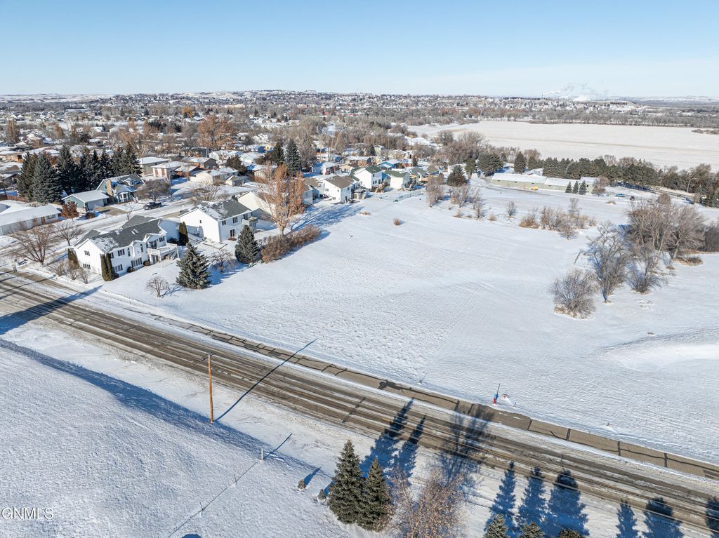1510 19th Street SE, Mandan, ND 58554 photo 4
