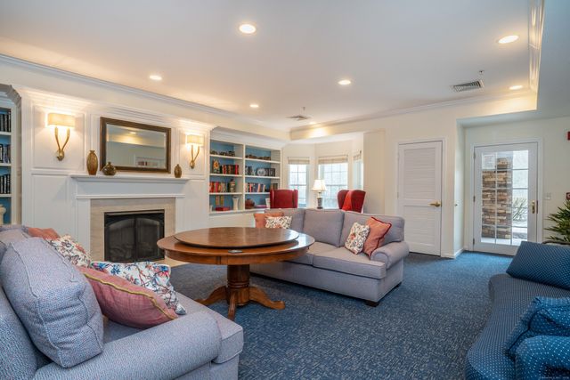 1 West Street 322, Simsbury, CT 06070
