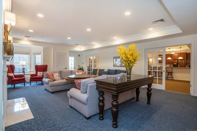 1 West Street 322, Simsbury, CT 06070