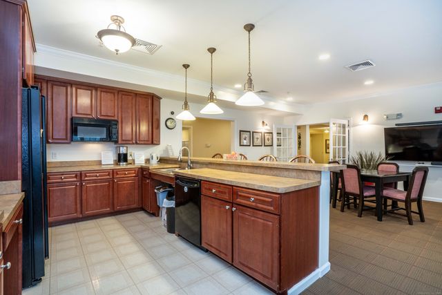 1 West Street 322, Simsbury, CT 06070
