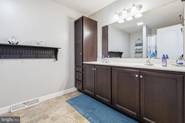 5307 OAK LEAF DR, Mount Joy, PA 17552