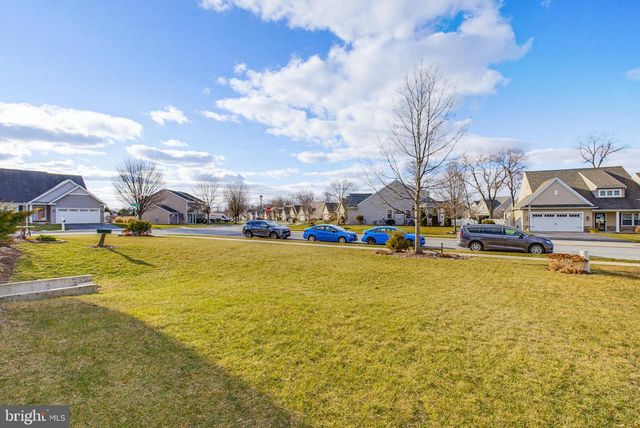 5307 OAK LEAF DR, Mount Joy, PA 17552