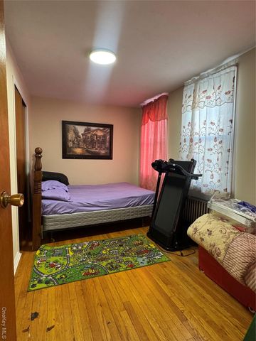 690 E 240th Street, Bronx, NY 10470