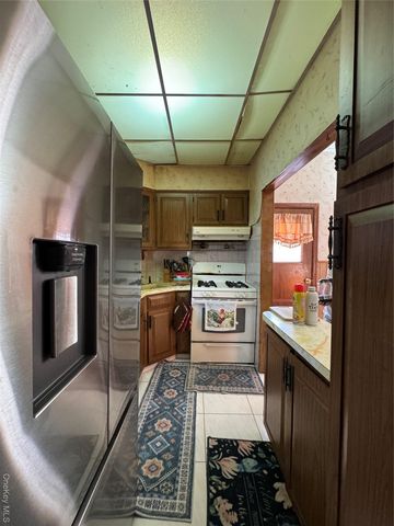 690 E 240th Street, Bronx, NY 10470