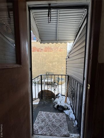 690 E 240th Street, Bronx, NY 10470