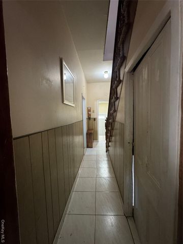 690 E 240th Street, Bronx, NY 10470