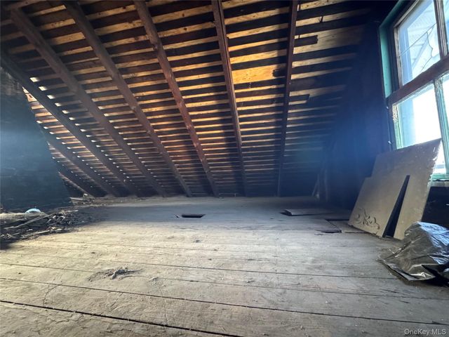 690 E 240th Street, Bronx, NY 10470