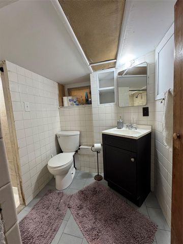 690 E 240th Street, Bronx, NY 10470