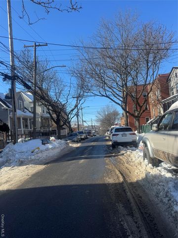 690 E 240th Street, Bronx, NY 10470