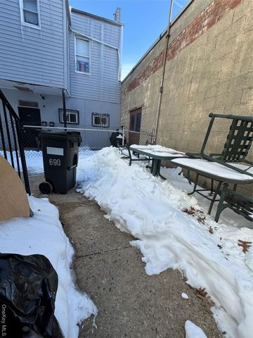 690 E 240th Street, Bronx, NY 10470