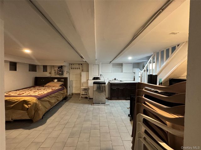 690 E 240th Street, Bronx, NY 10470