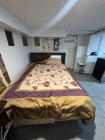 690 E 240th Street, Bronx, NY 10470